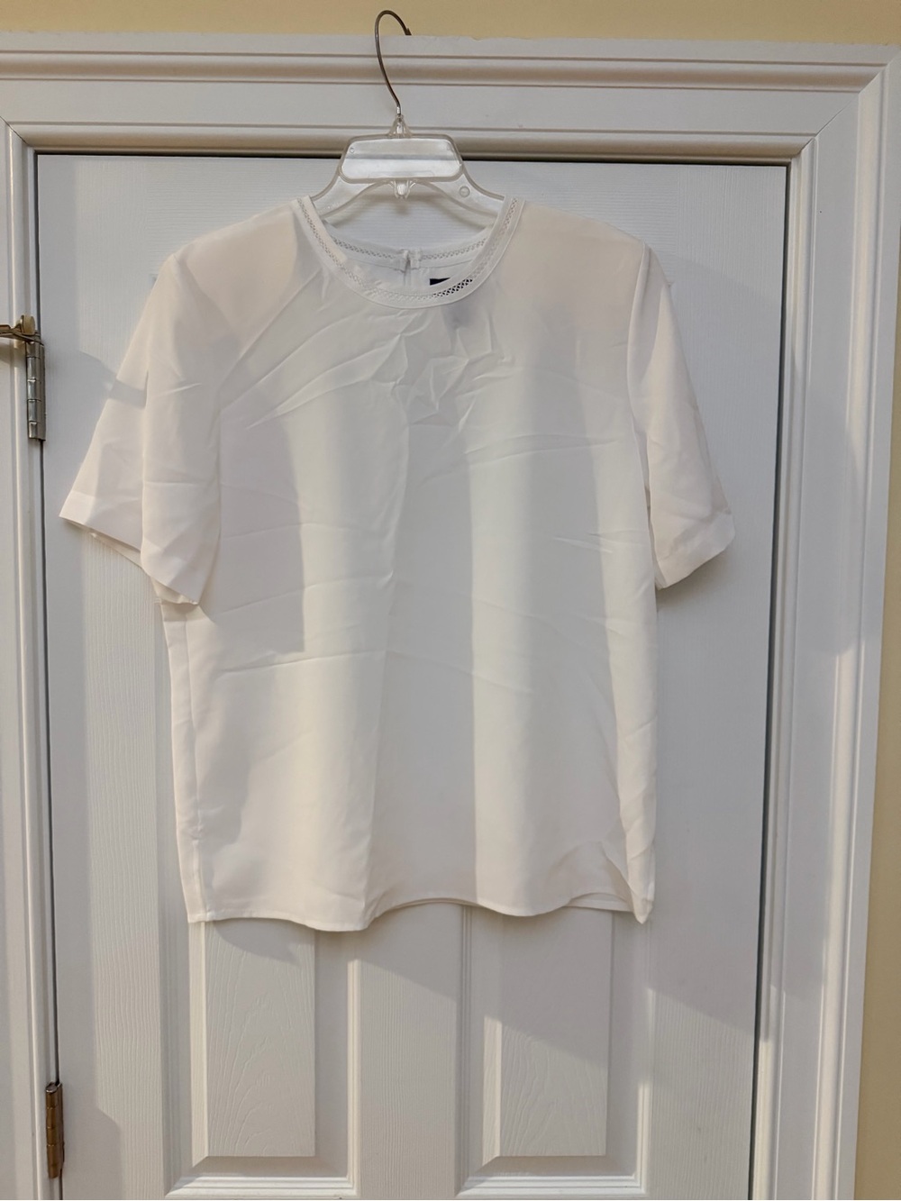 Ladies Size Medium "Karen Scott" Short Sleeve Crewneck Tee in White GUC
